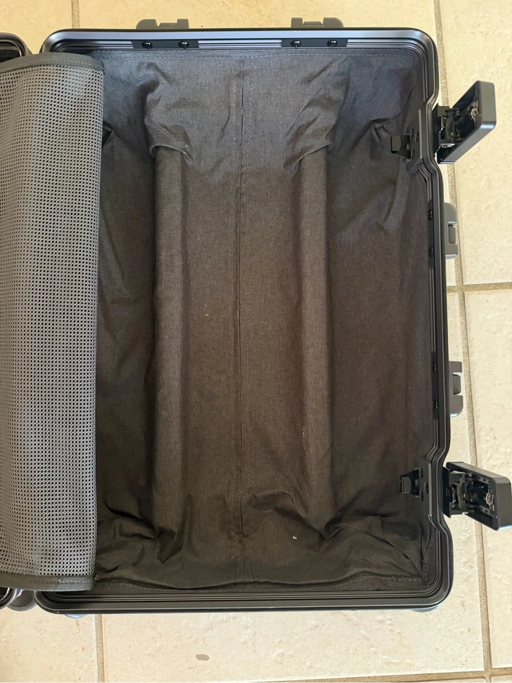 LEVEL 8 Gibraltar Aluminum Carry-On Luggage